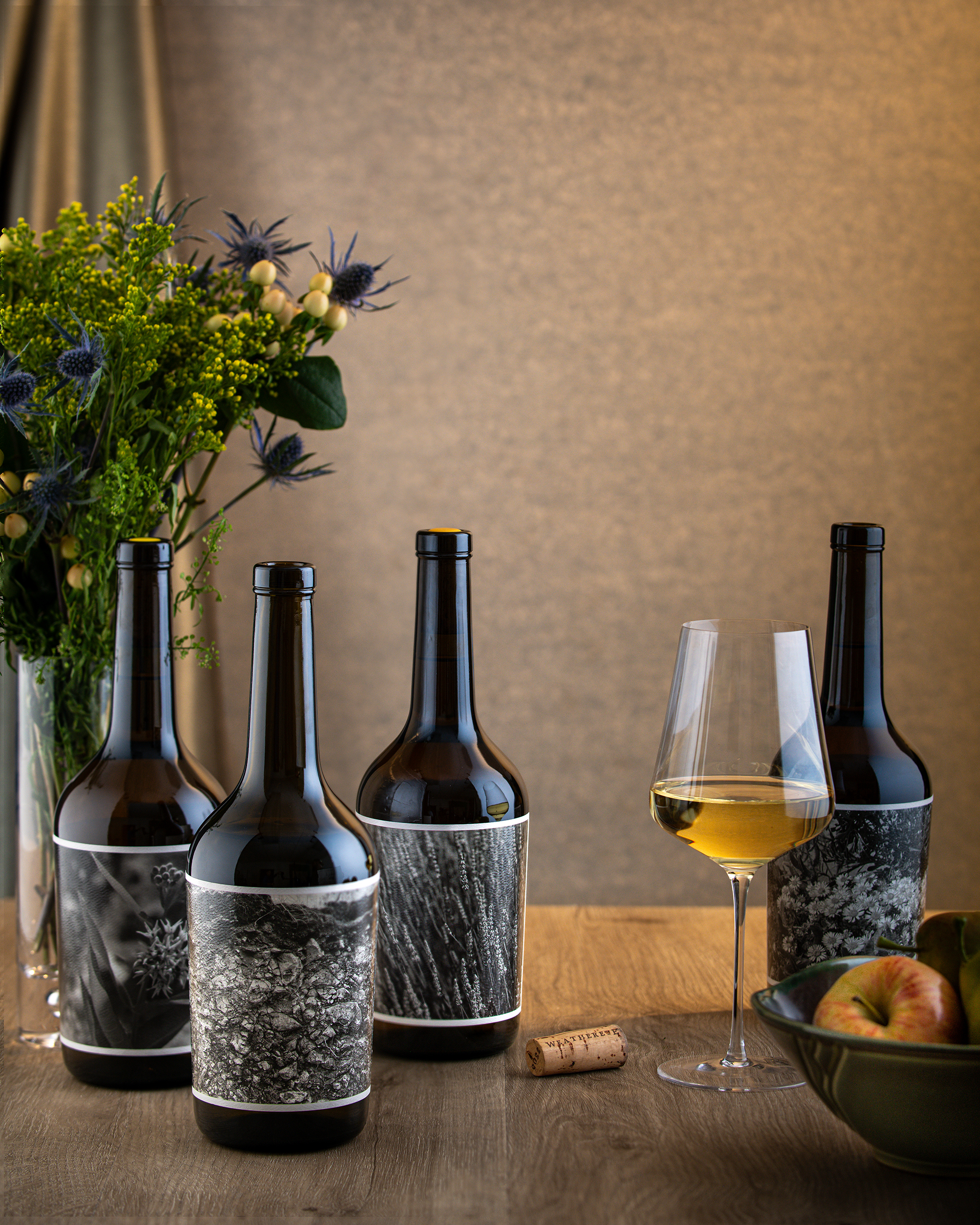 WEATHEREYE-LR-2564-Table2_Whites_Wine_Vertical
