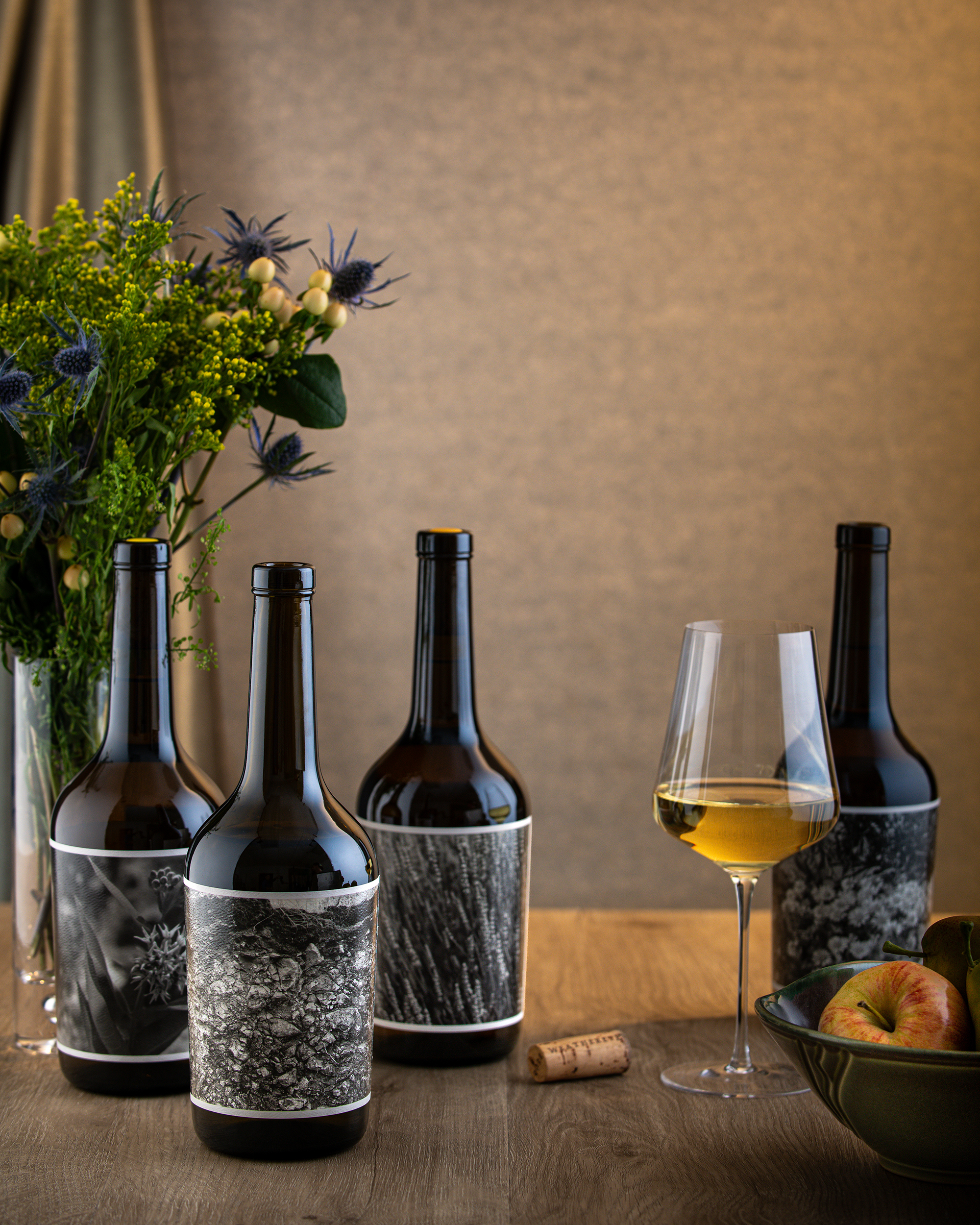 WEATHEREYE-LR-2564-Table_Whites_Wine_Vertical